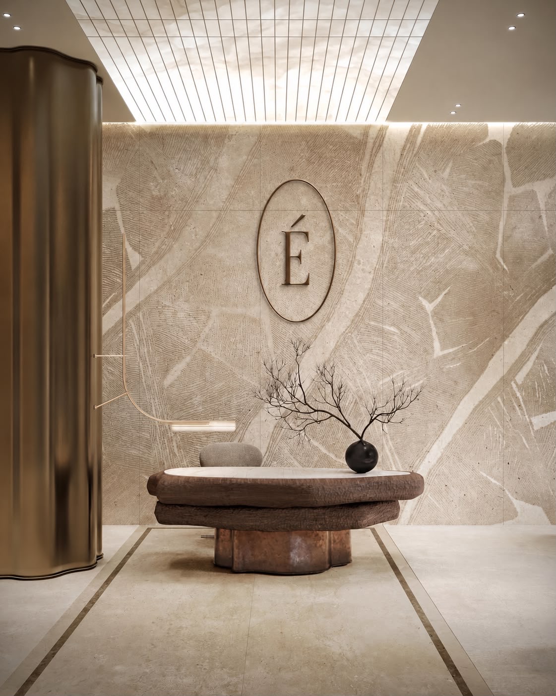 Recepcija sa monogramom É na zidu od kamena